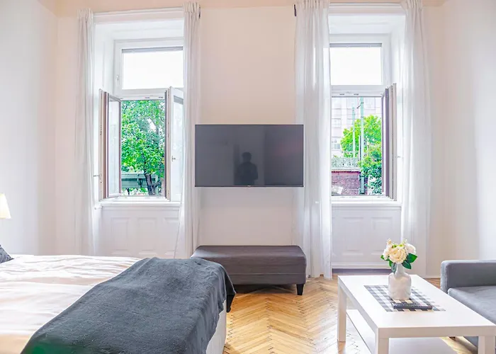 Prime Location Chic Apt, Near Akh Hospital *