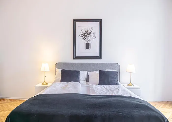 Prime Location Chic Apt, Near Akh Hospital * וינה