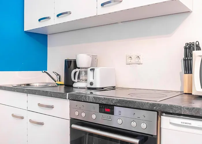Prime Location Chic Apt, Near Akh Hospital וינה